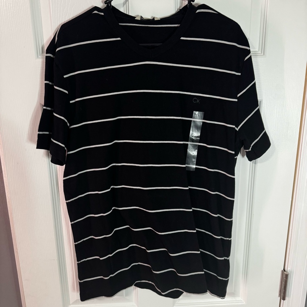 Calvin Klein Jeans Black and White Striped Tee size large